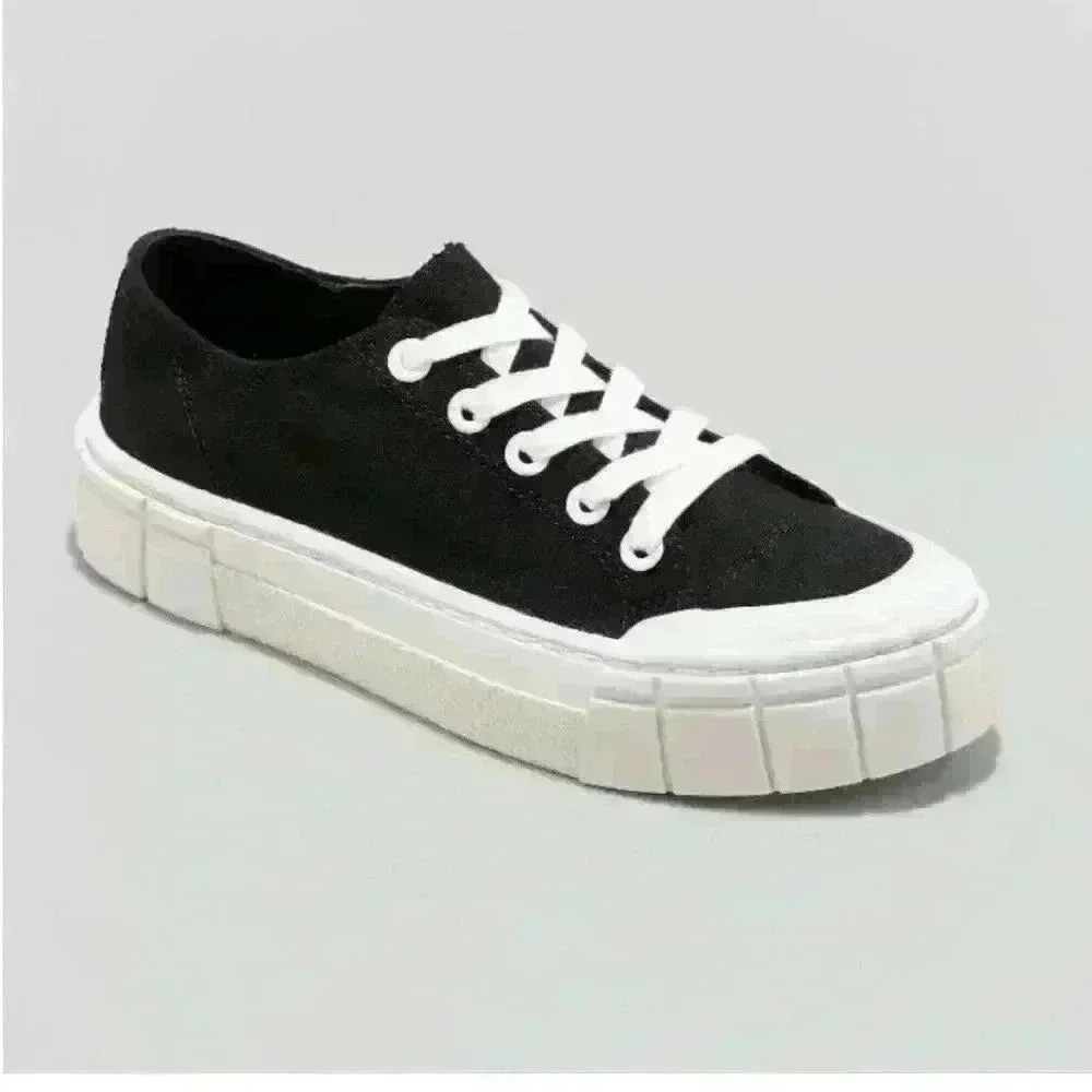 Mad Love- Black platform Sneakers Sz 6